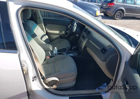2010 Ford Fusion Se z USA, uszkodzony, nr VIN 3FAHP0HA1AR295211